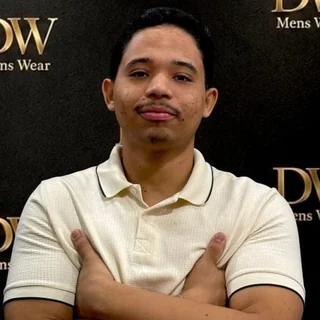 Marcos, da equipe da DW Mens Wear