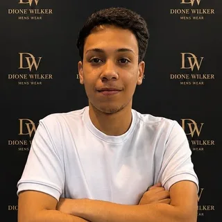 Ricardo, da equipe da DW Mens Wear